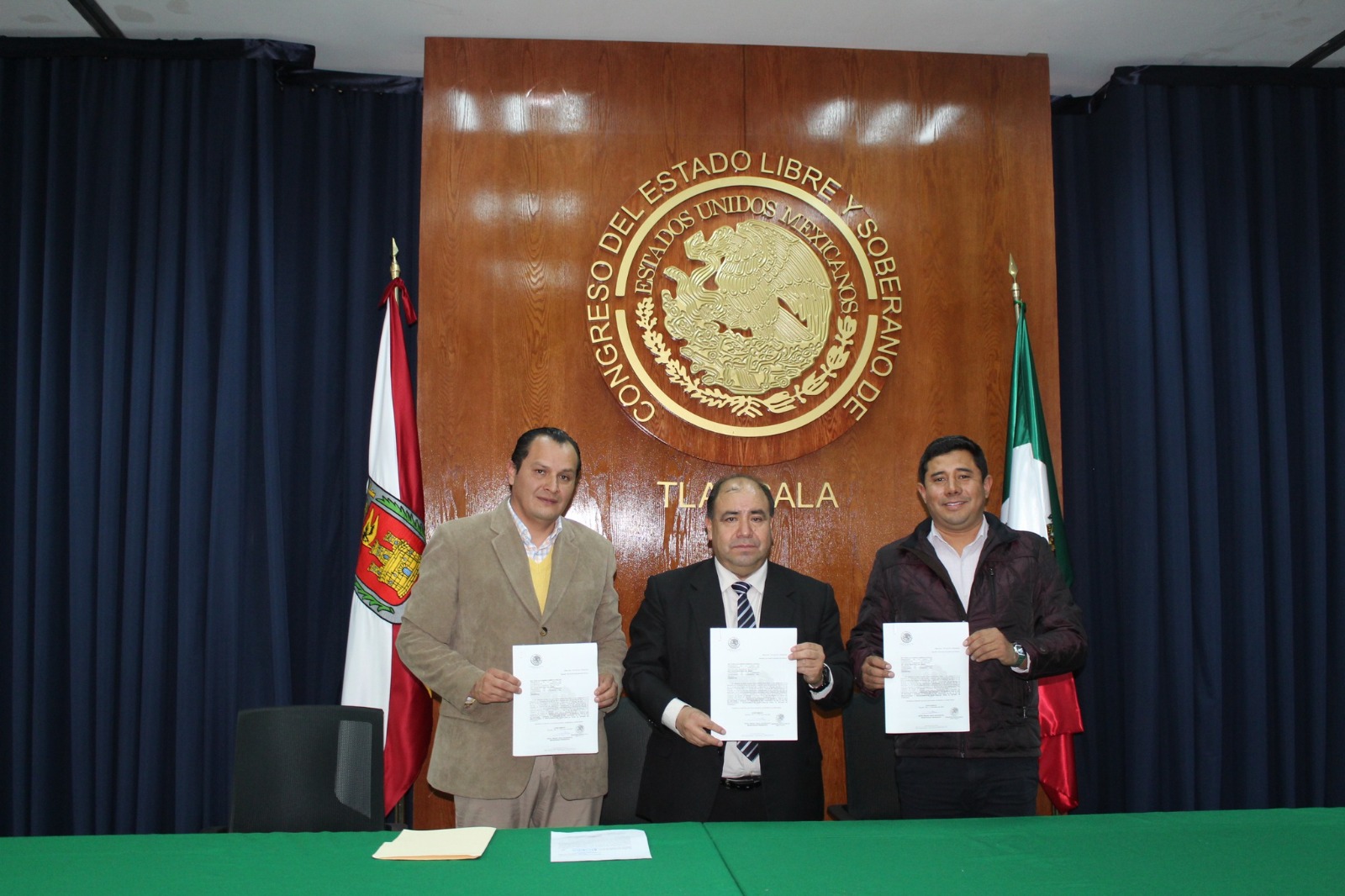 Entrega TET iniciativa de reforma a la LIPEET
